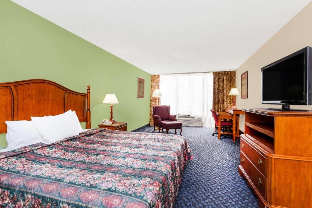 Days Inn & Suites by Wyndham SE Columbia Ft Jackson Image 23