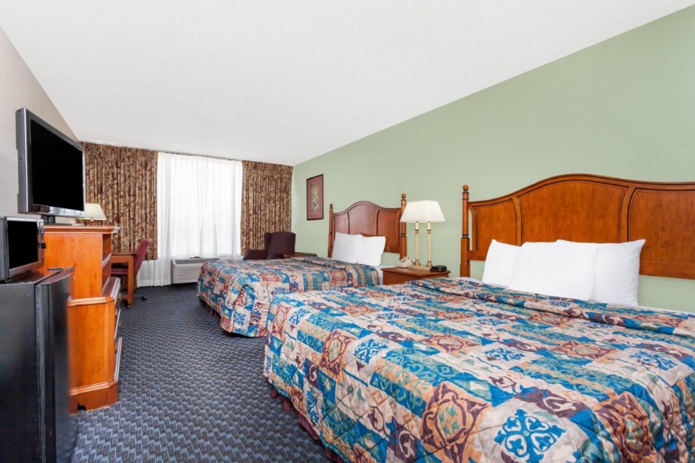 Days Inn & Suites by Wyndham SE Columbia Ft Jackson Image 36