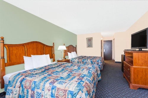 Days Inn & Suites by Wyndham SE Columbia Ft Jackson image 37