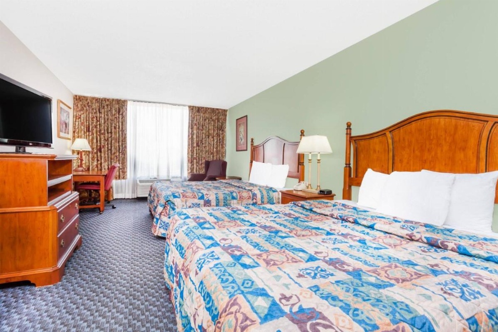 Days Inn & Suites by Wyndham SE Columbia Ft Jackson Image 38